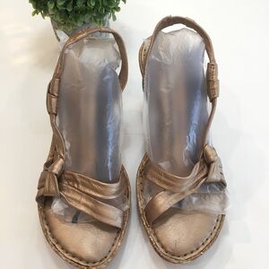 BORN Drilles Gold Cork Wedge Sandals SZ 7